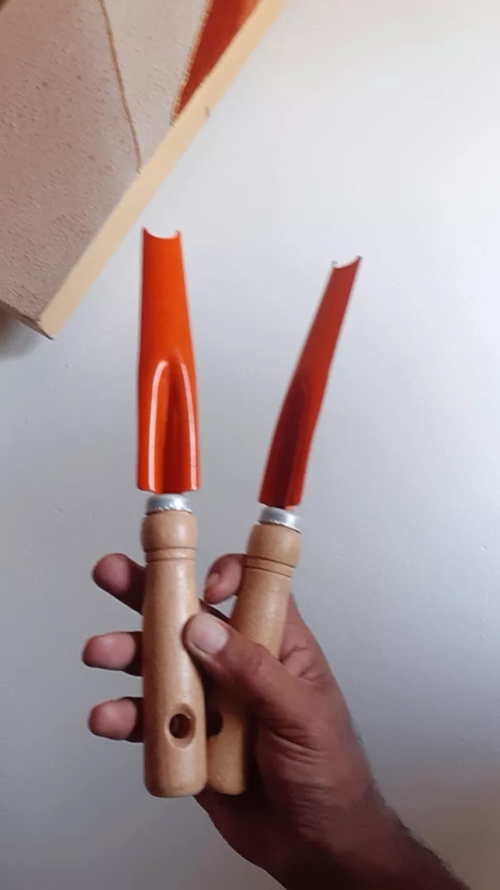 Arrancador de Inço Metálico para Jardinagem Fuzil com Cabo de Madeira - Imagem 3